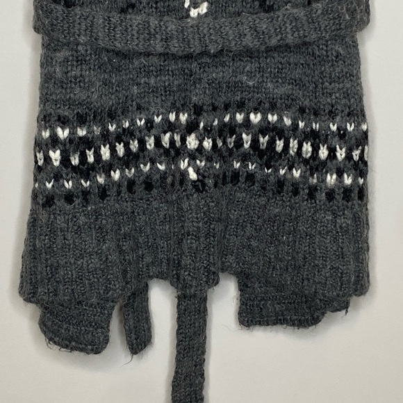 Mossimo Sweater Vest Size M Black Grey Wool Y2K Tribal Western Cozy Layer Boho - Picture 8 of 16